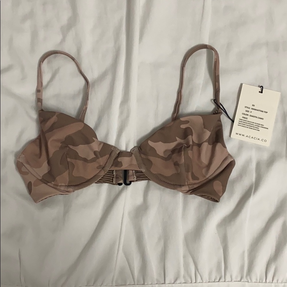 acacia Manhattan top in Dakota camo